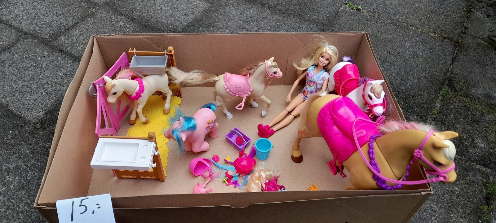 Pop met paarden en accessoires, Ophalen of Verzenden, Gebruikt, Barbie