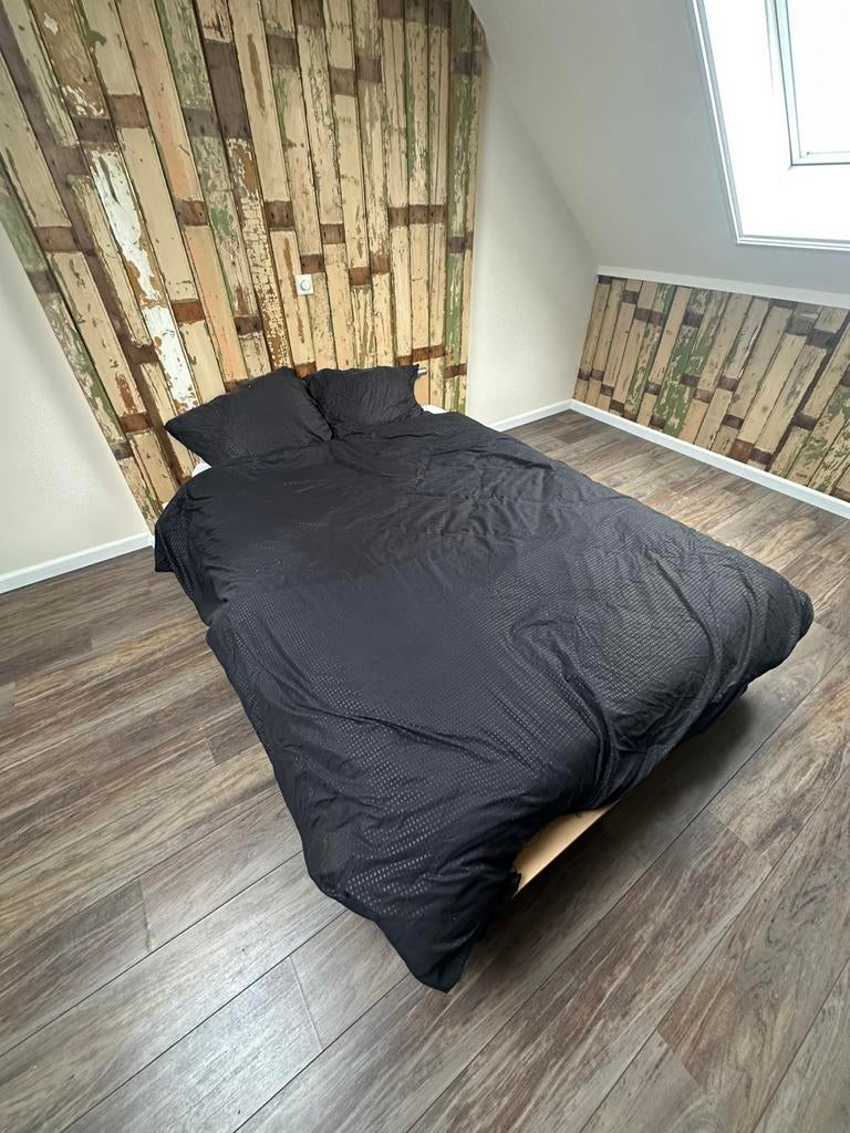 Houten bed met 2 matrassen - GRATIS, Ophalen, Gebruikt, Tweepersoons, 140 cm
