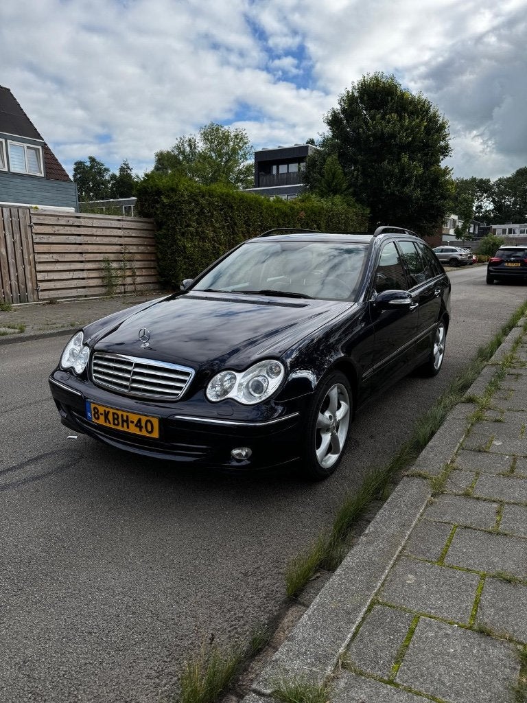 Mercedes-Benz C-Klasse 2.5 C230 Combi AUT 2006 Blauw, Auto's, Dealer onderhouden, Achterwielaandrijving, 1800 kg, Zwart