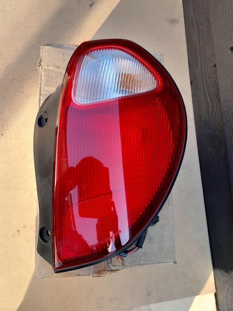 ACHTERLICHT - RECHTS - NIEUW & ORG. - DAIHATSU SIRION M1, Auto-onderdelen, Verzenden, Nieuw, Daihatsu