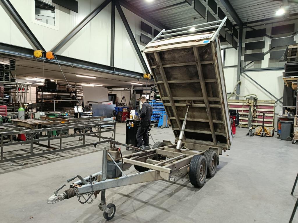 Henra handbediende kipper - 301x155 cm 2000 kg, Gebruikt