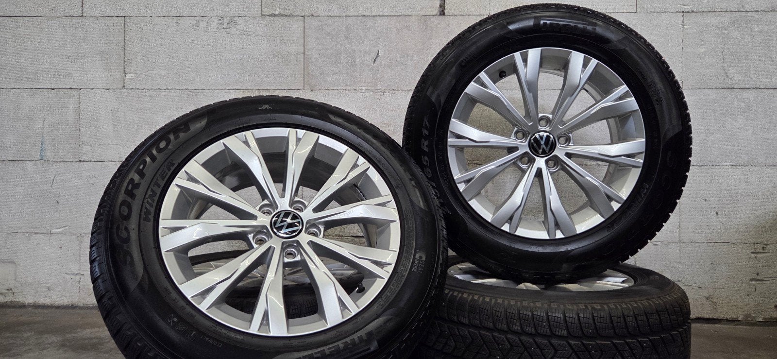 17" VW Tiguan Tayron Kodiaq orig velgen winterbanden 7mm, Auto-onderdelen, Banden en Velgen, Banden en Velgen, 17 inch, V, Personenwagen