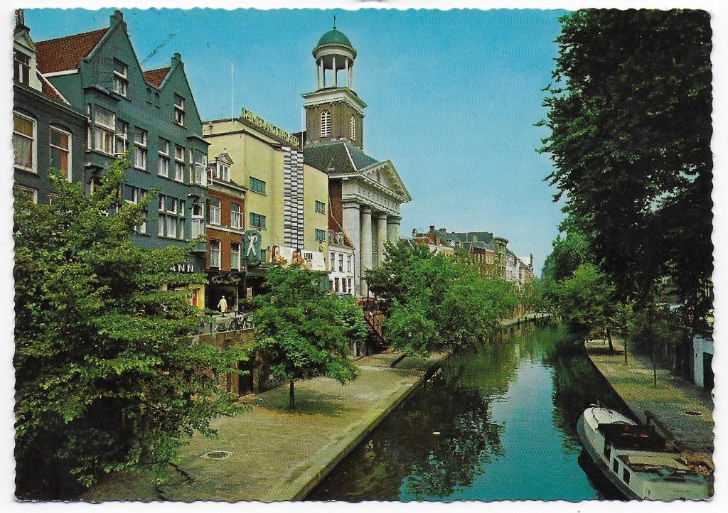 Utrecht Oude Gracht Gelopen Ansichtkaart ( B4537 ), Verzamelen, Ansichtkaarten | Nederland, Ophalen of Verzenden, 1960 tot 1980