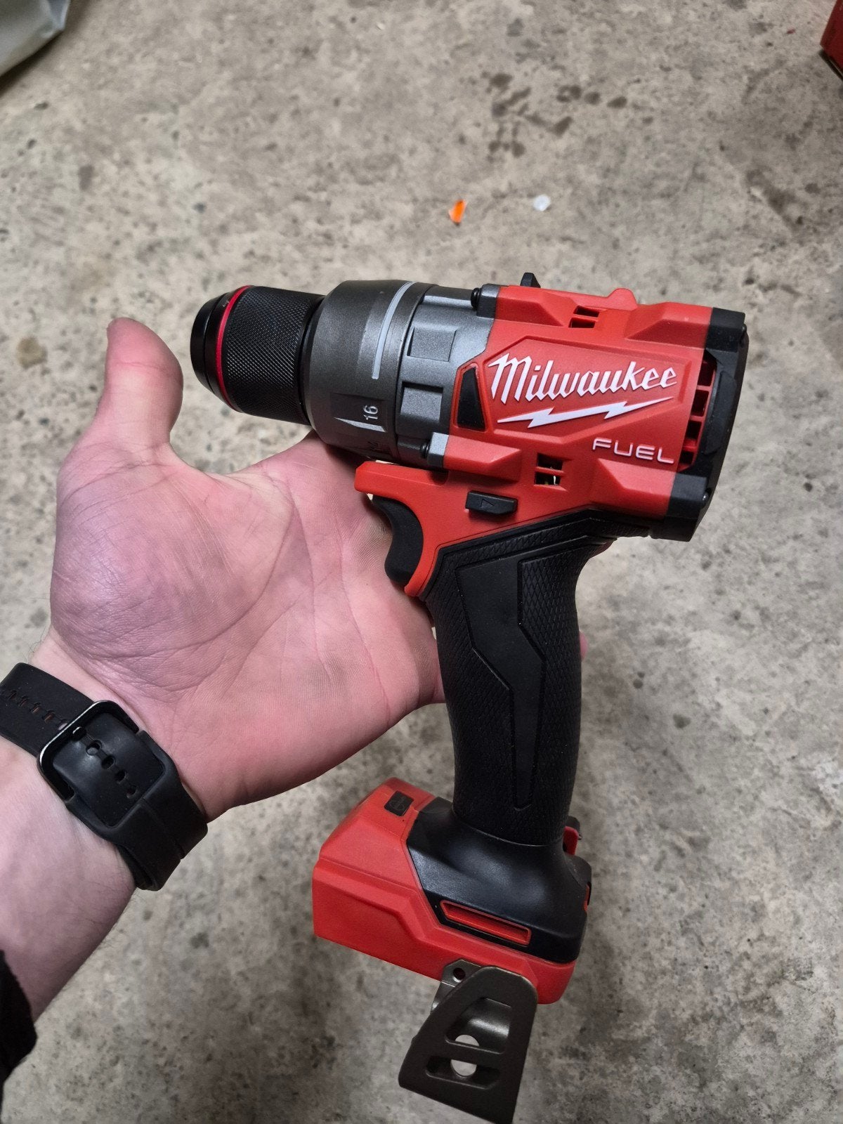 Milwaukee boormachine body gloednieuw M18, Ophalen of Verzenden, Nieuw, Boormachine