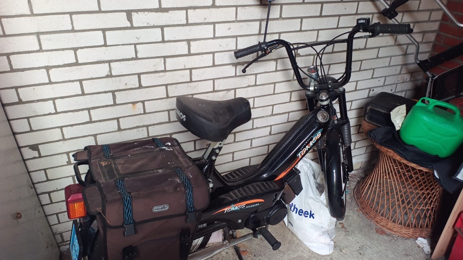 Tomos brommer  van 2005 evt voor onderdelen, Fietsen en Brommers, 55 cm of meer, Ophalen, Gebruikt, Minder dan 10 versnellingen
