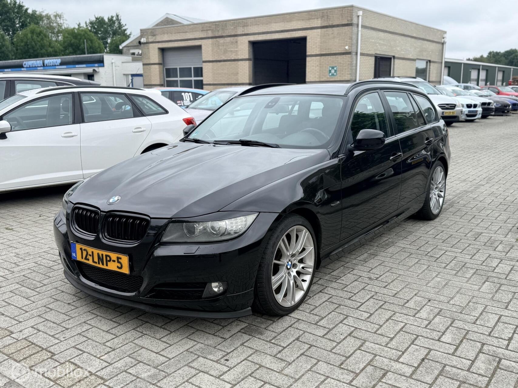 BMW 3-serie Touring 318i Business Line, Automaat, Euro 5, 1435 kg, Zwart