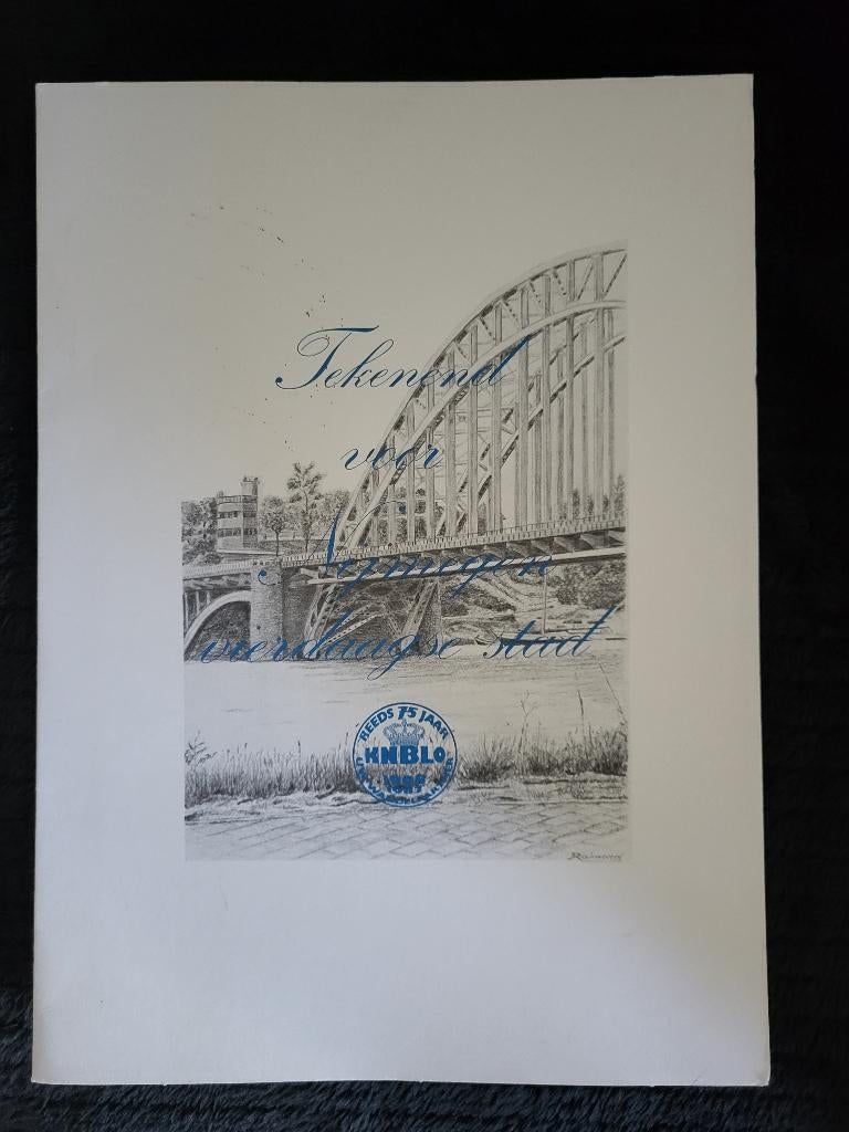 Nijmegen Vierdaagse prentenmap tgv 75 jarig bestaan KNBLO, Verzenden, 1980 tot heden, Zo goed als nieuw, Prent