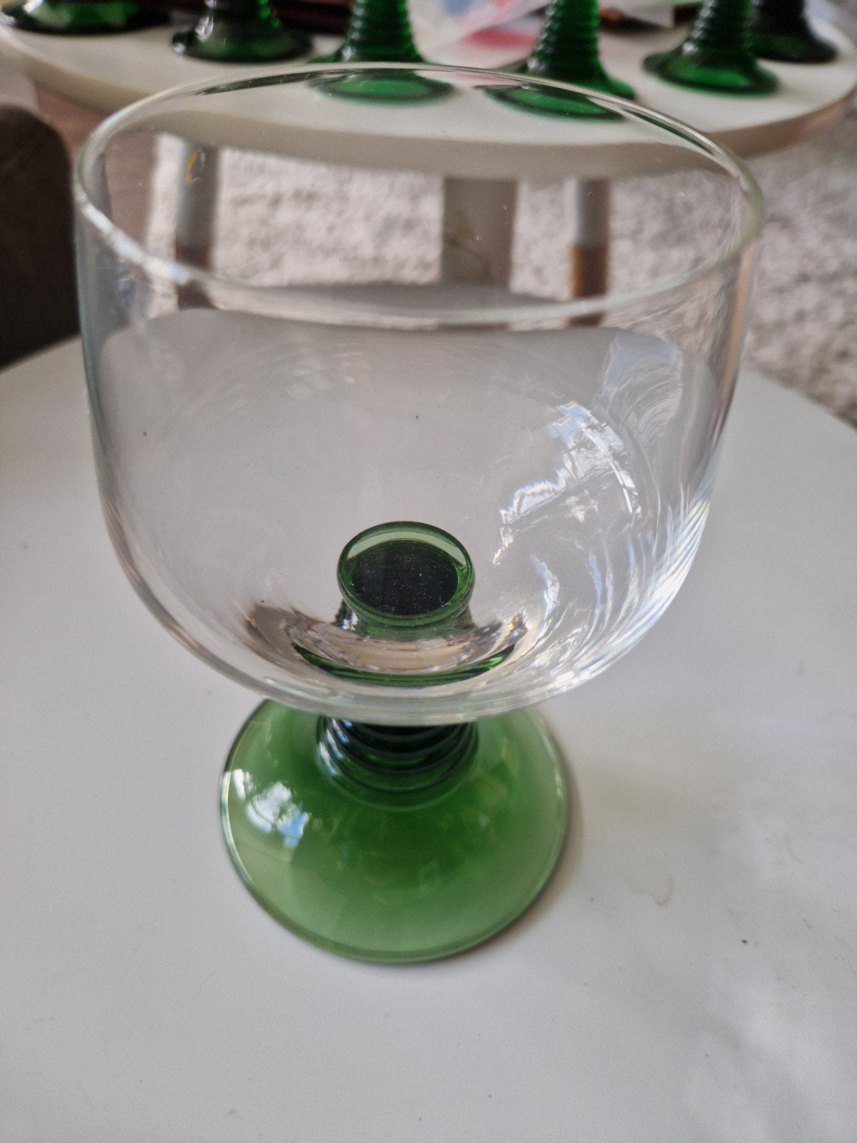 Mooie wijnglazen met groene voet - diverse aantallen, Ophalen