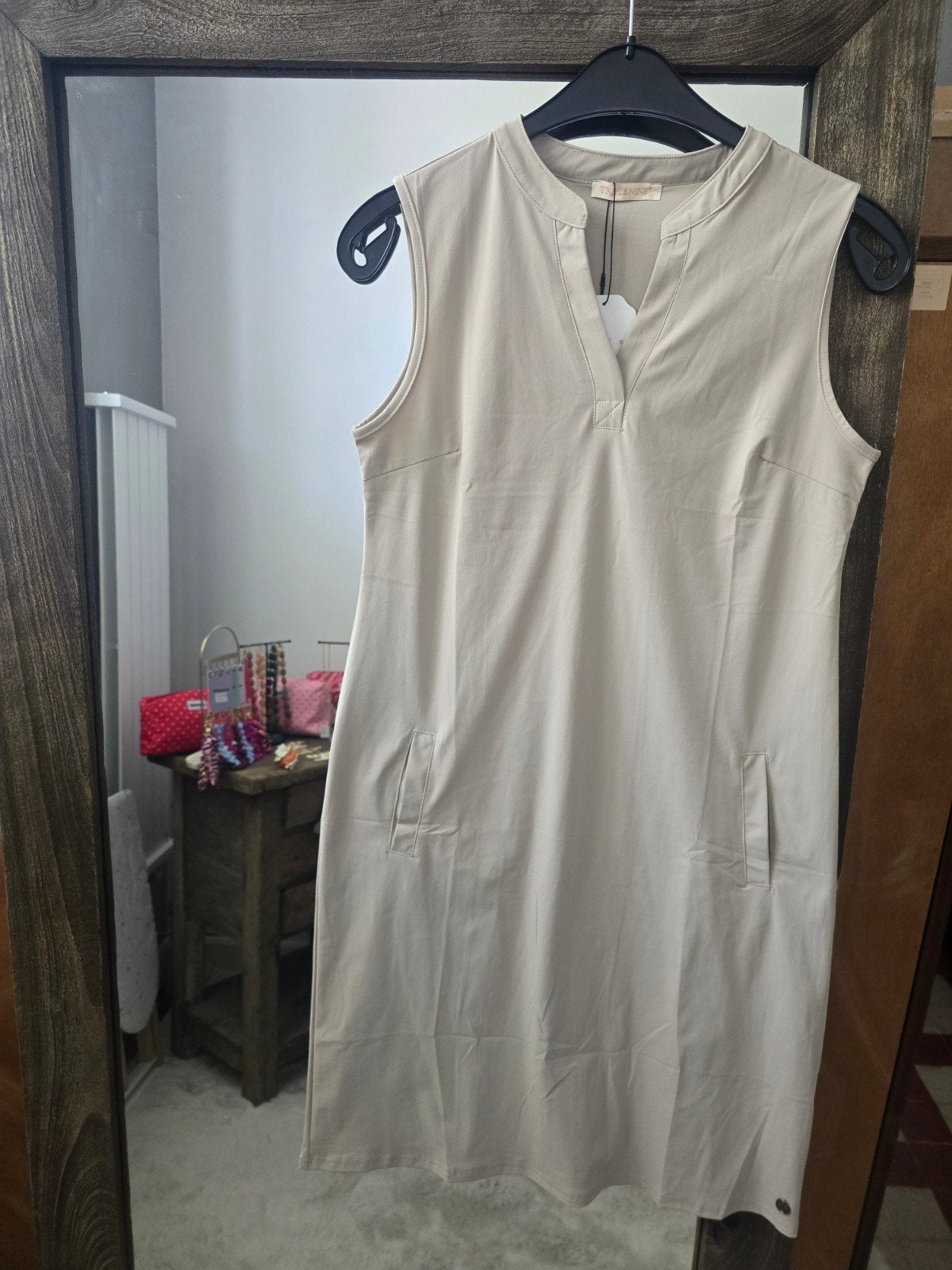 NIEUW Triple Nine Beige Jurk Maat M, Maat 38/40 (M), Triple Nine, Beige, Nieuw