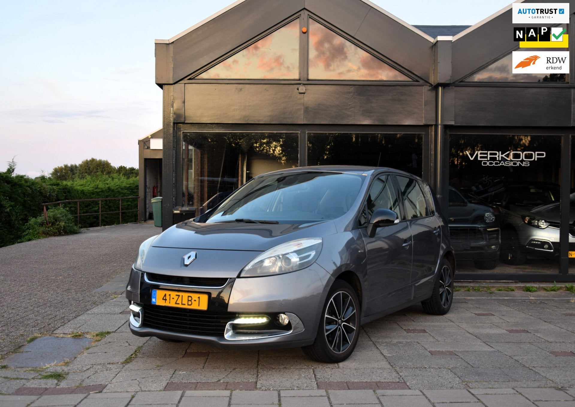 Renault Scénic 2.0 Bose| Automaat | Navigatie Airco, Auto's, Euro 5, Gebruikt, 4 cilinders, Leder en Stof
