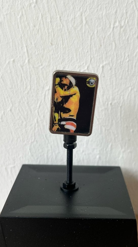 Guns N' Roses Axl Rose Pin Speldje op standaard, Ophalen of Verzenden, Zo goed als nieuw, Speldje of Pin, Nvt
