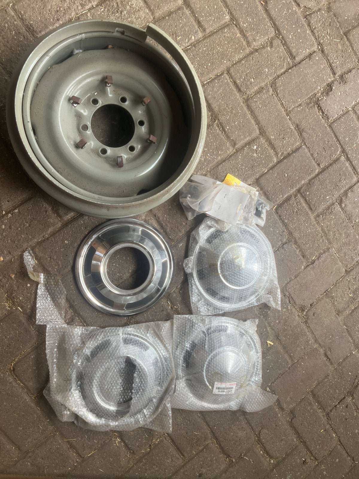 Toyota Landcruiser FJ55 BJ velgen met originele wieldoppen, Ophalen, Gebruikt, Velg(en), 16 inch