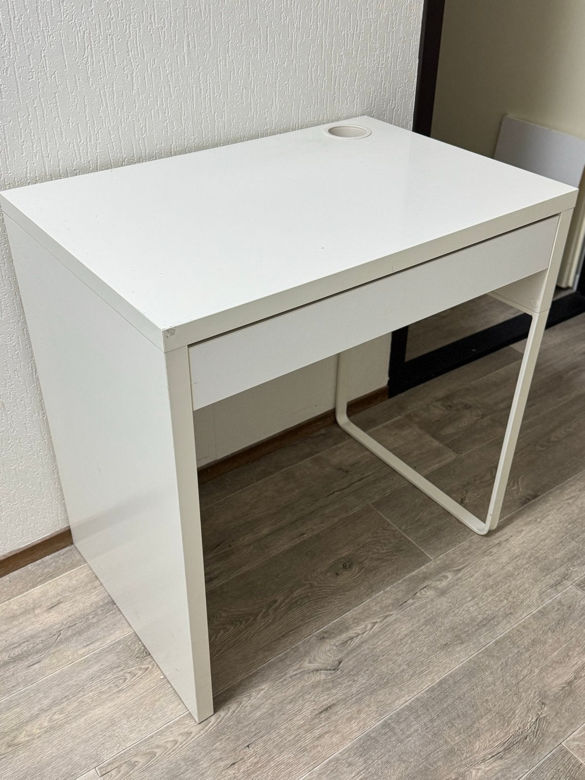 IKEA MICKE Bureau Wit, Ophalen, Gebruikt, Met lades, Spaanplaat of MDF