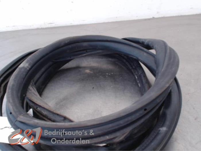 Portierrubber 2Deurs links van een Ford Transit Custom, Gebruikt, -, -, Ophalen of Verzenden