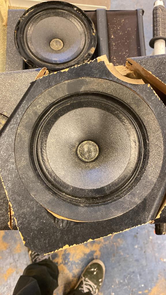 GEZOCHT: Kapotte/oude speakers voor festivalinstallatie, Ophalen, Gebruikt