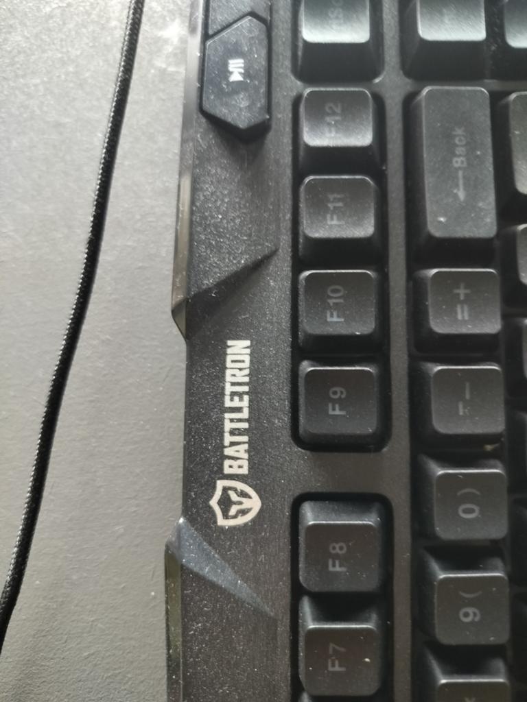 Toetsenbord battletron, Computers en Software, Toetsenborden, Ophalen