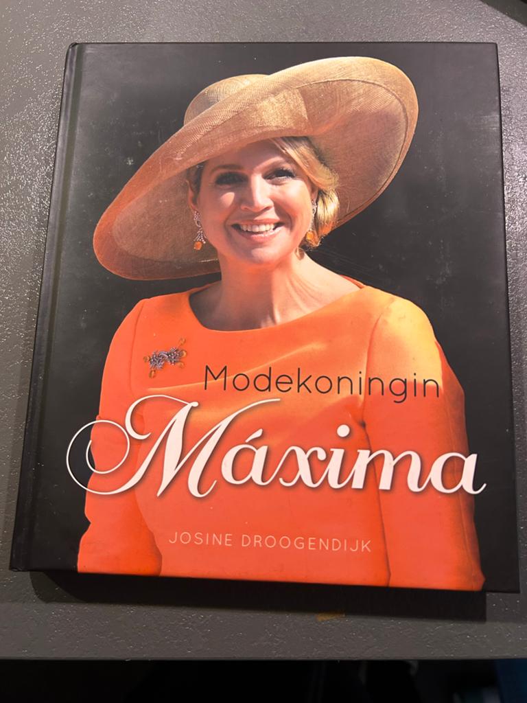Modekoningin Máxima - Josine Droogendijk, Ophalen of Verzenden, Zo goed als nieuw, Nederland