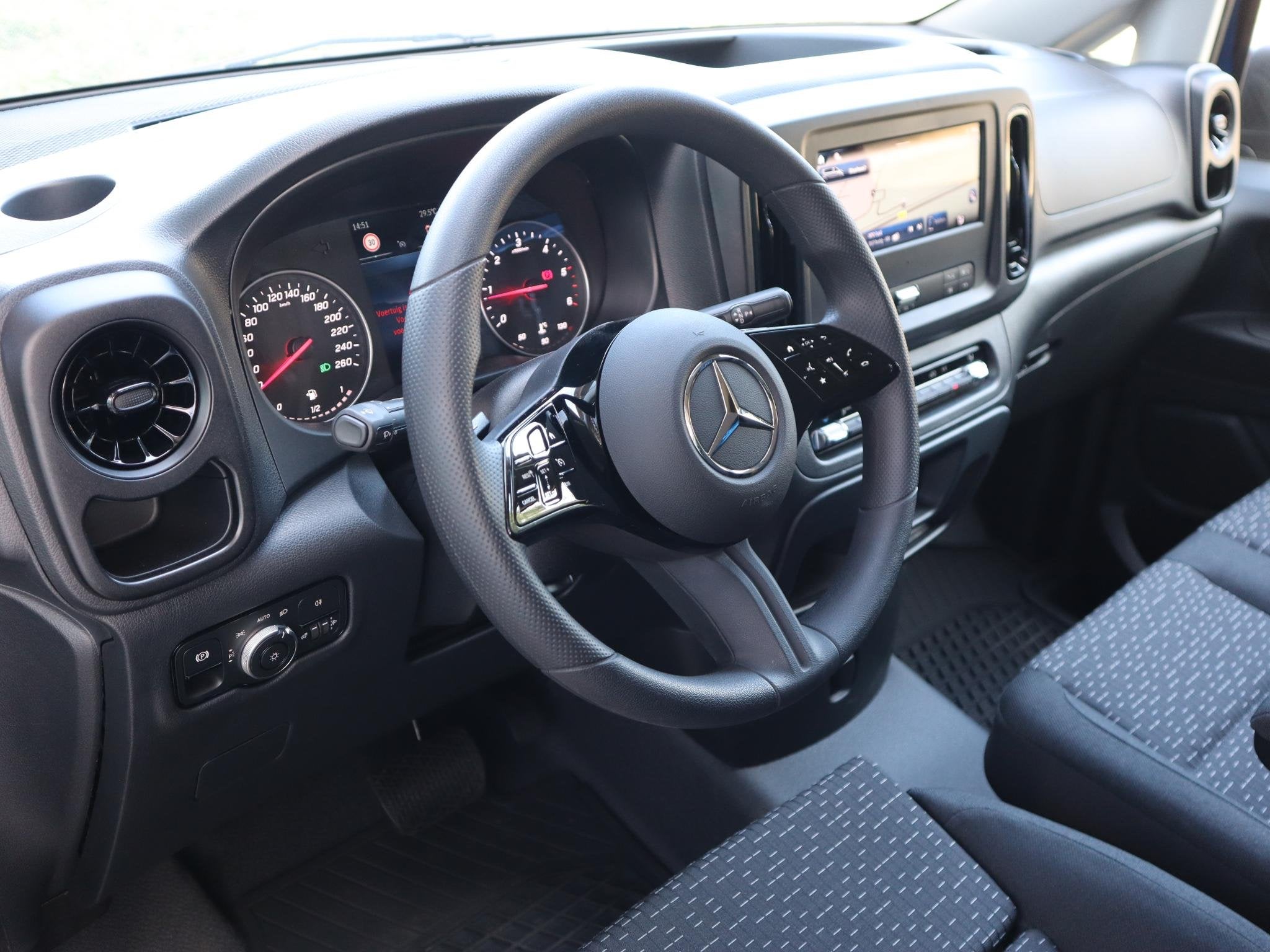 Mercedes-Benz Vito 114 CDI L2 PRO AUT., Auto's, Euro 6, 2500 kg, Zwart, Diesel