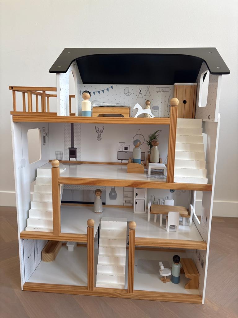 Petite Amélie houten poppenhuis met meubels en poppetjes, Kinderen en Baby's, Speelgoed | Poppenhuizen, Ophalen, Zo goed als nieuw