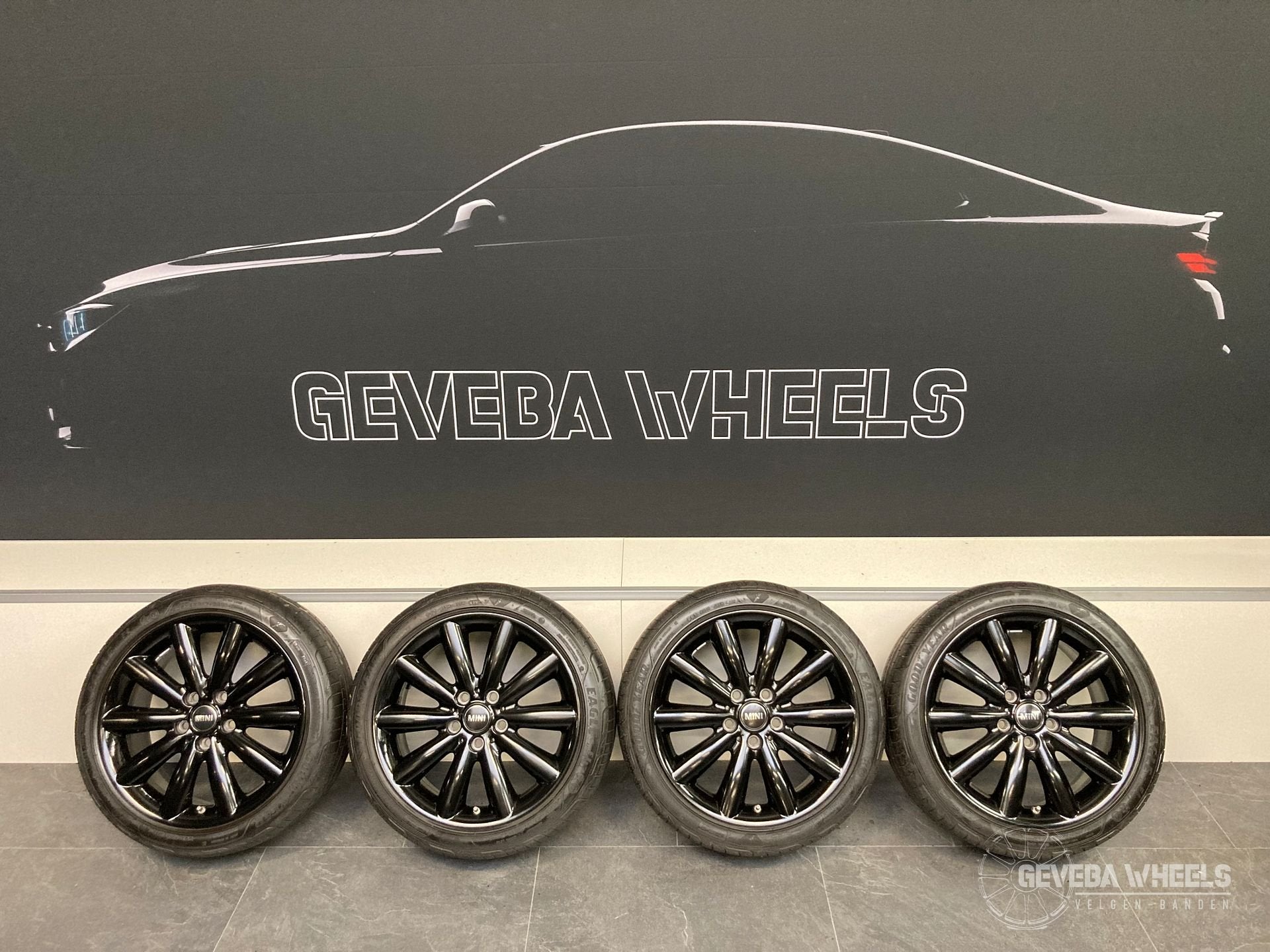 17” originele Mini Cooper / S / One / Cabrio velgen + banden, Gebruikt, -, -, Banden en Velgen