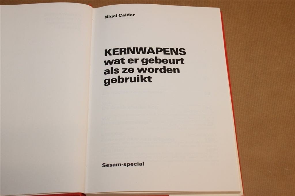 Kernwapens — Kritische Analyse Wapenwedloop, 1980, Ophalen of Verzenden, Gelezen, Europa