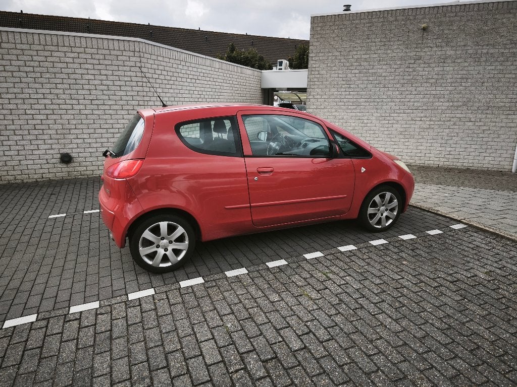 Mitsubishi Colt CZ3 1.3 Mivec APK tot 10/04/2027 T.e.a.b., Auto's, Voorwielaandrijving, Leder en Stof, Colt, Origineel Nederlands