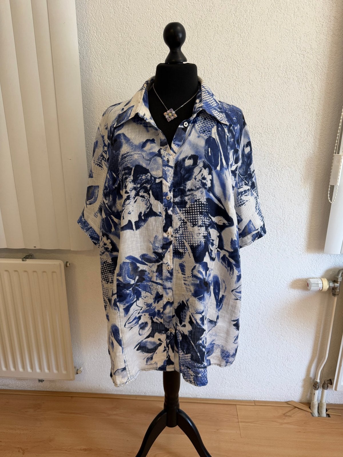 Ulla Popken Blauw-witte Linnen Blouse Maat 54/56 Bloemenprin, Ophalen of Verzenden, Zo goed als nieuw, Blauw, Blouse of Tuniek