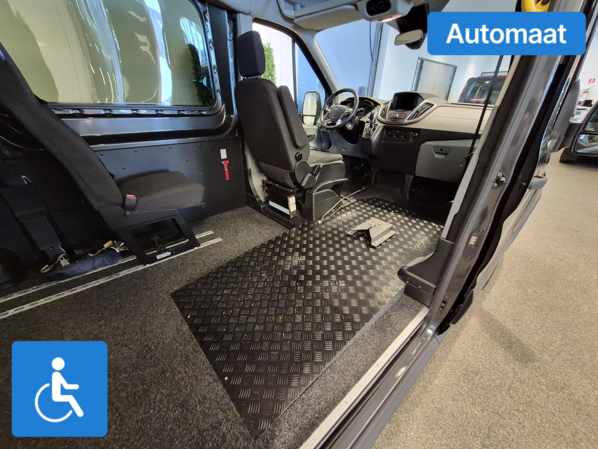 Ford Transit L2H2 Rolstoelbus Automaat - rolstoel voorin, Automaat, 12 maanden, Stof, Zwart