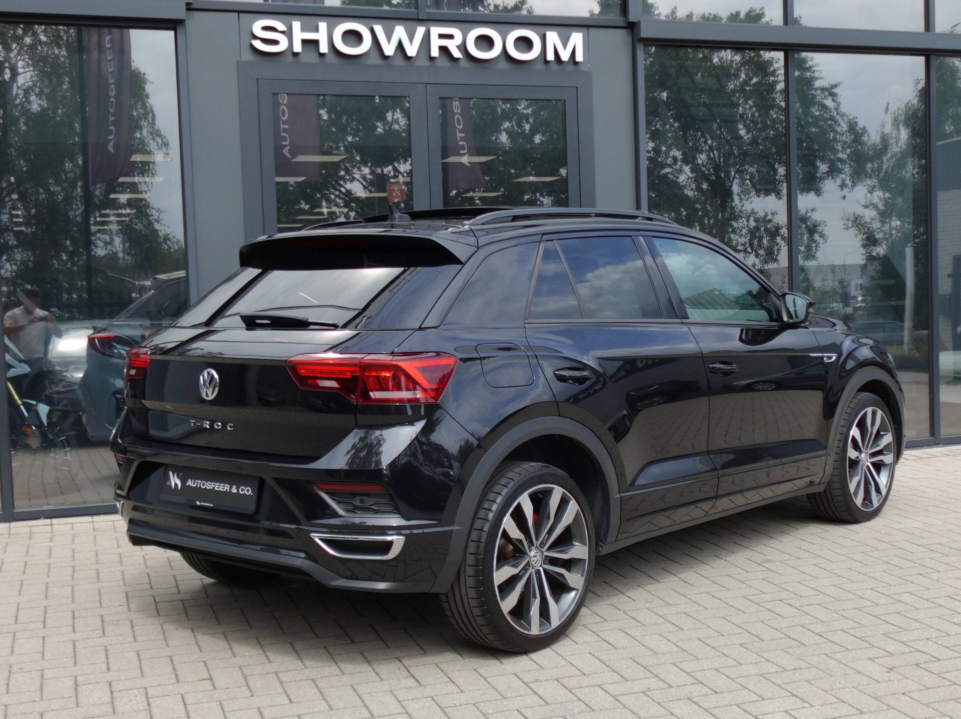 Volkswagen T-Roc 1.5 TSI Sport Business R PANO CAM ACC, Auto's, Volkswagen, 4 cilinders, 150 pk, Zwart, Grijs