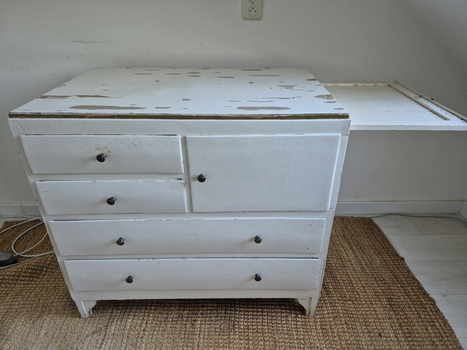 Gratis: Vintage commode / ladekast met uitschuifbaar blad, Antiek en Kunst, Ophalen