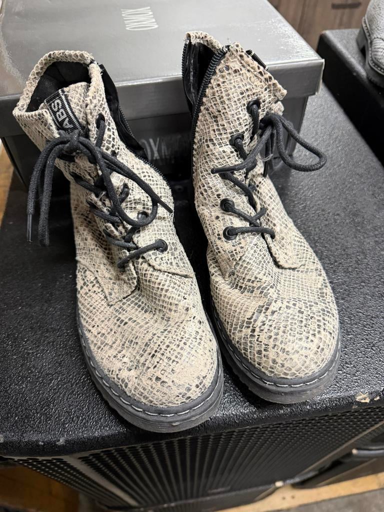 Fabs paar schoenen maat 38 beige, Ophalen, Gedragen, Wit, Sneakers of Gympen