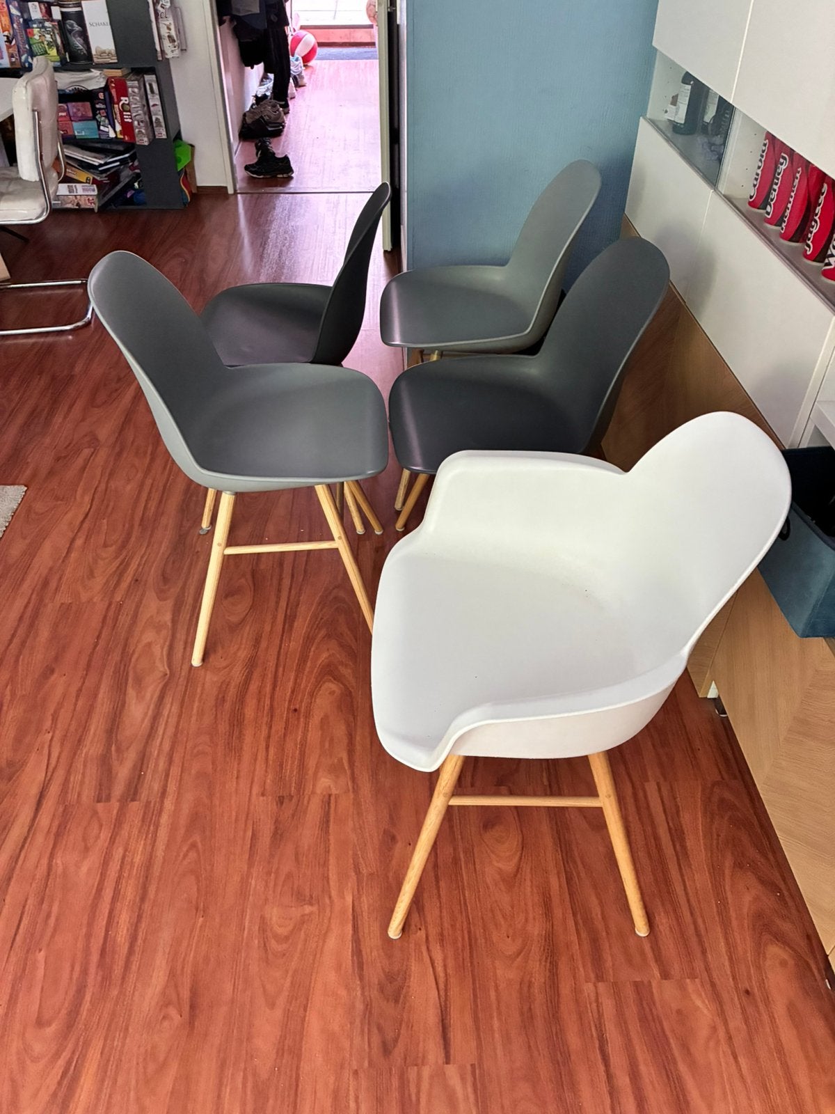 5 stoelen en een tafel, Ophalen, Kunststof, Gebruikt, Overige kleuren