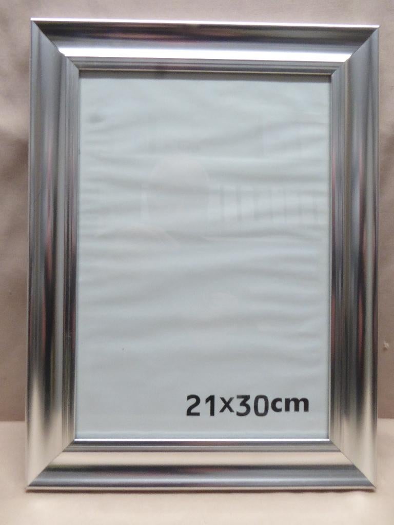 Fotolijst | afm BxH (cm): 27,5x36,5 | lijst van metaal | geb, Audio, Tv en Foto, Fotografie | Fotolijsten, Ophalen of Verzenden