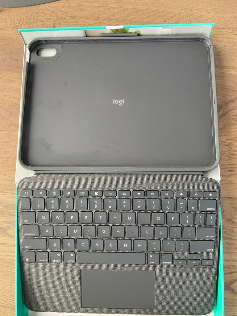 Logitech Folio Touch IPad Air 11Inch (4e en 5e generation), Computers en Software, Tablet-hoezen, Zo goed als nieuw, Bescherming voor- en achterkant