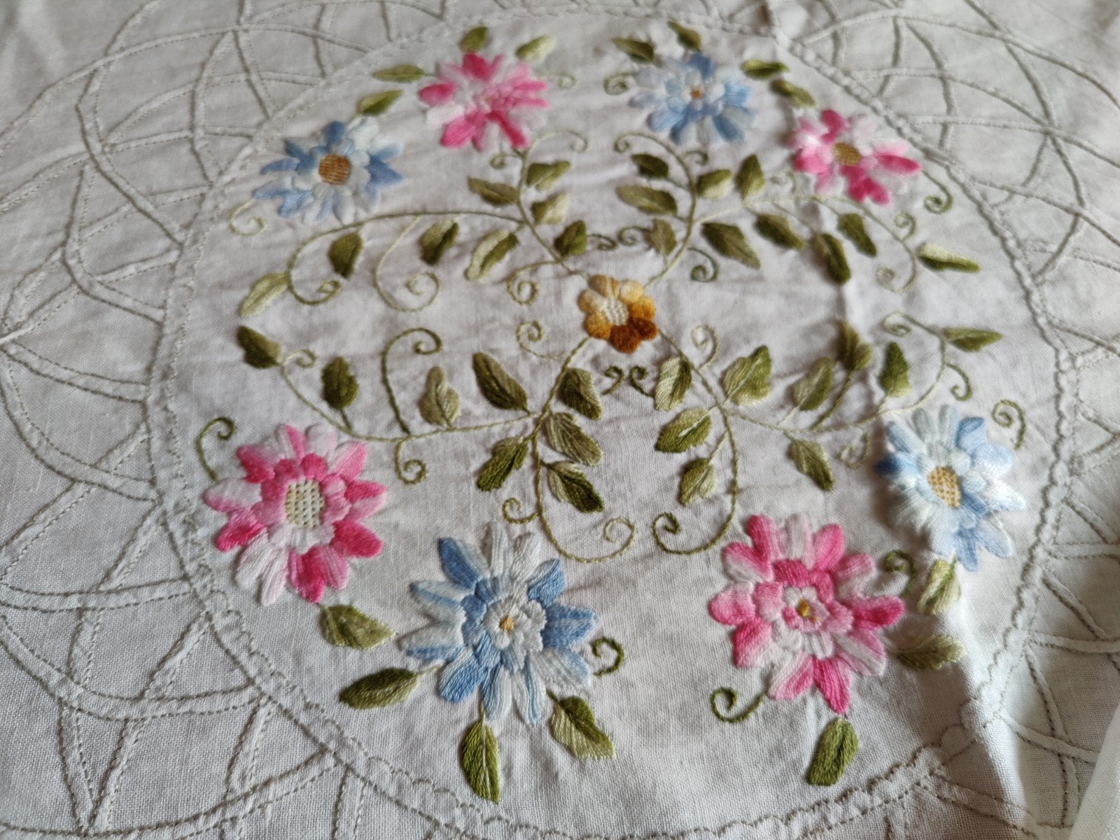 Groot geborduurd tafelkleed met bloemen & servetten nieuw, Huis en Inrichting, Verzenden, Nieuw, Rechthoek