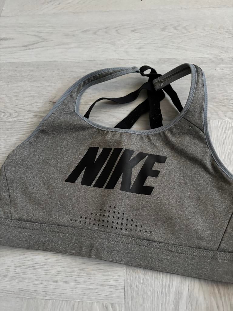 Mooie sporttop/bh van Nike mt S, Kleding | Dames, Sportkleding, Ophalen of Verzenden, Maat 36 (S), Grijs, Fitness of Aerobics