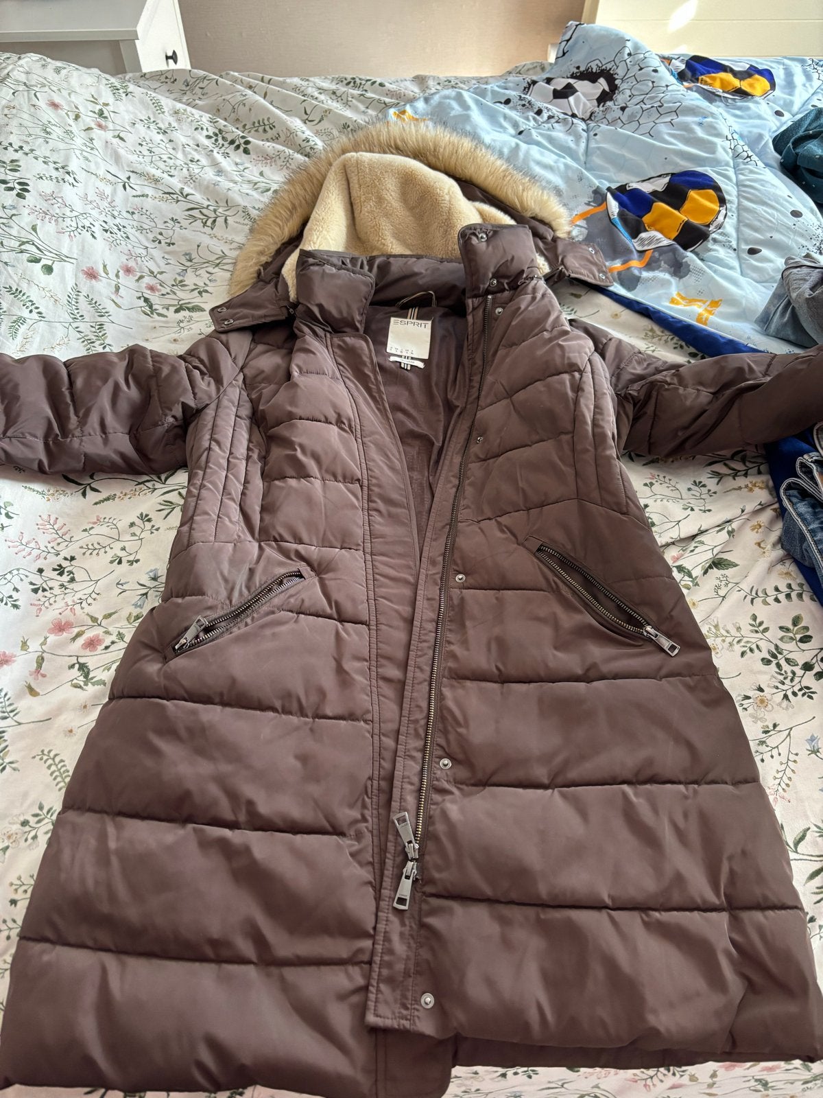 Esprit winterjas maat L, 1 seizoen gedragen, Kleding | Dames, Jassen | Winter, Ophalen, Zo goed als nieuw, Maat 42/44 (L), Bruin