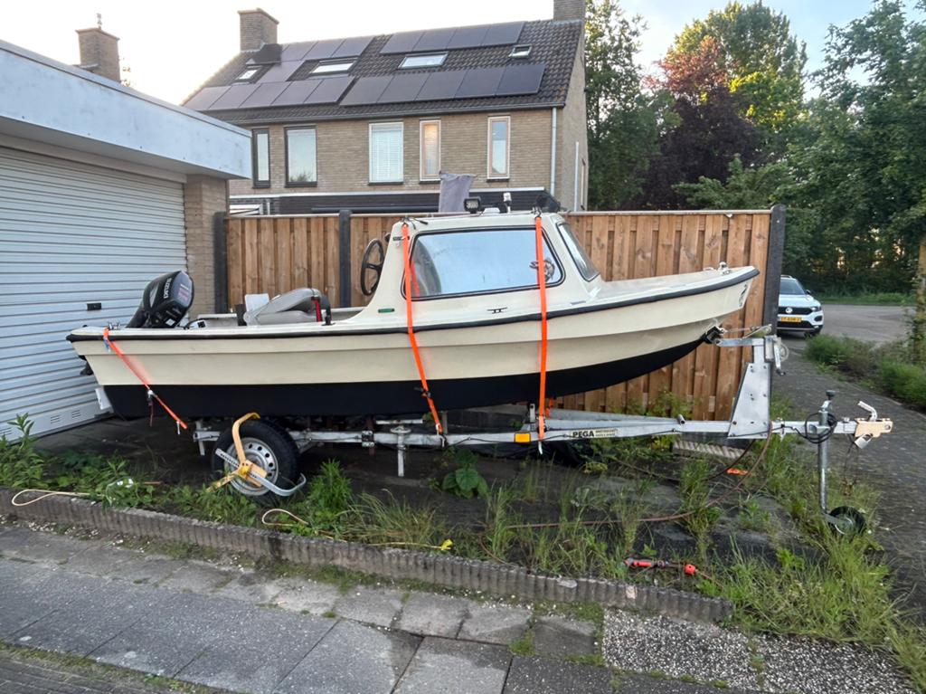 Kajuit boot met trailer,verlichting,sonar,9.9 suzuki., Watersport en Boten, Ophalen, Zo goed als nieuw, Overige typen, Motorboot