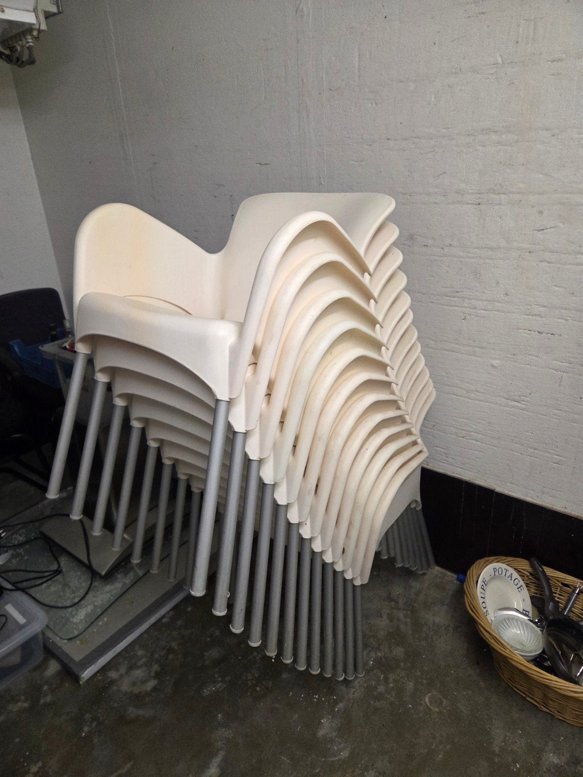 25 Stapelbare Terrasstoelen - Gebruikt, Huis en Inrichting, Stoelen, Overige kleuren, Ophalen of Verzenden, Vijf, Zes of meer stoelen