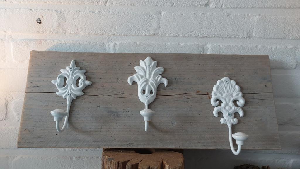 Rustieke wandkapstok met 3 sierlijke haken, Huis en Inrichting, Woonaccessoires | Kapstokken, Ophalen of Verzenden