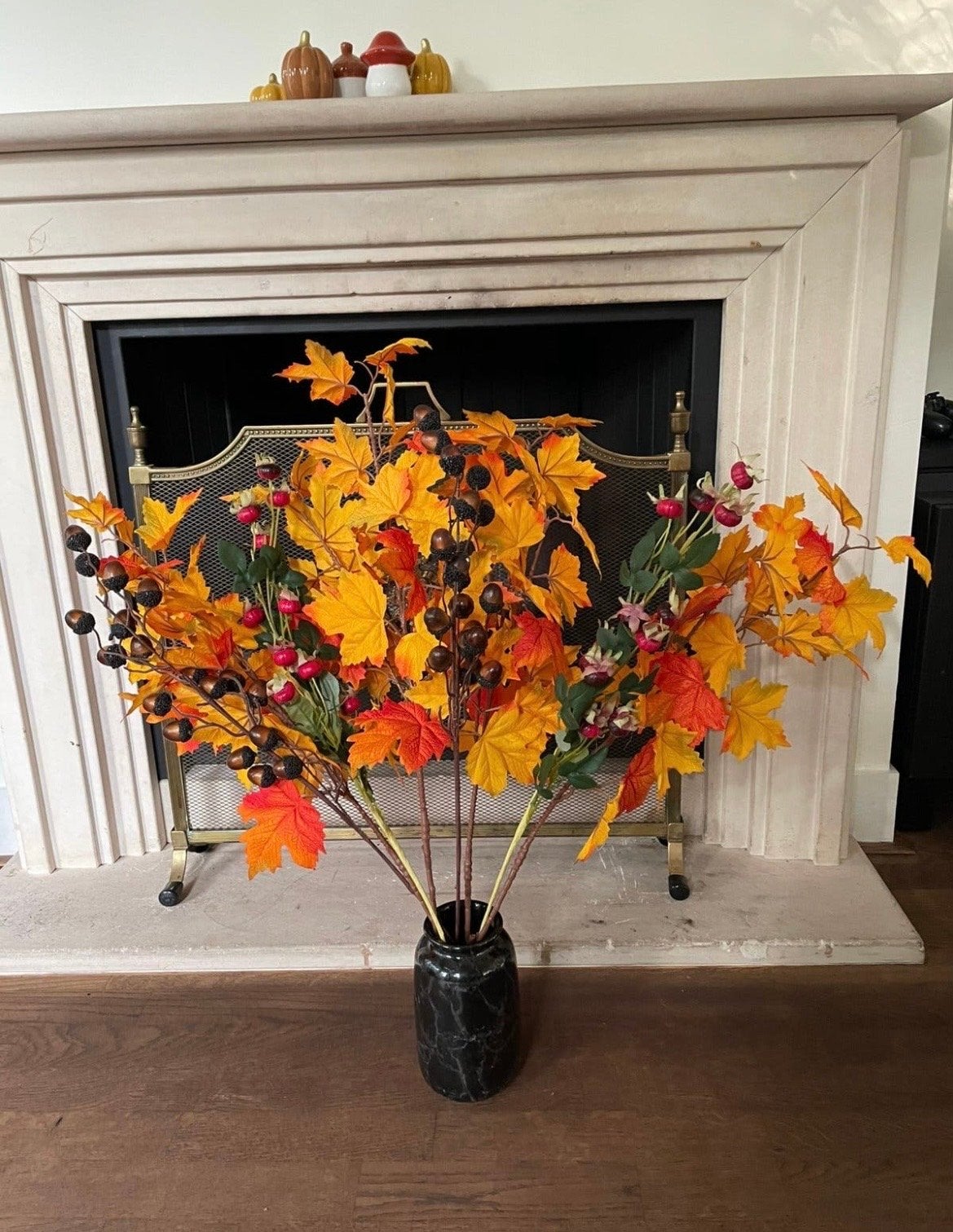 Decoratieve vaas met herfsttakken, Gebruikt, Met patroon/structuur, Zwart, Ophalen of Verzenden