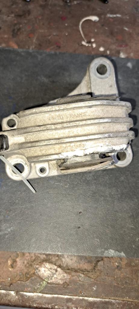Motorsteun V70 TD, Ophalen of Verzenden, Gebruikt, Volvo