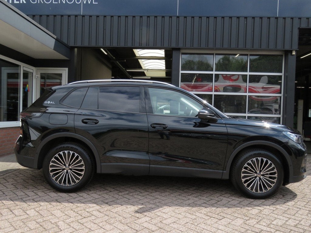 Volkswagen TIGUAN 1.5 eTSI GOAL Edition / Trekhaak wegklap., 4 cilinders, Met garantie (alle), Zwart, Bedrijf