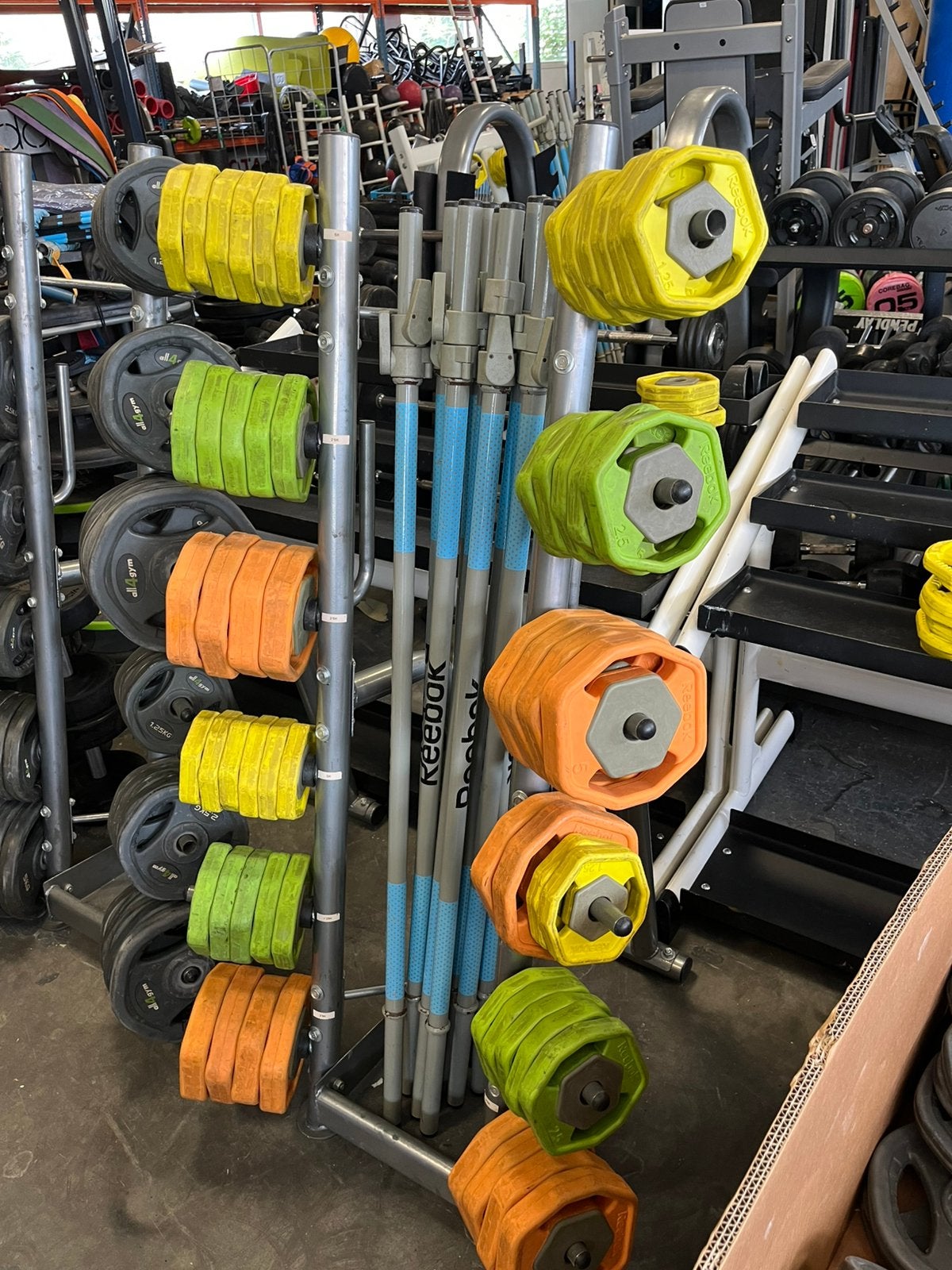 10 x reebok rep bodypump sets met rek, Ophalen, Gebruikt, Reebok, Met rek