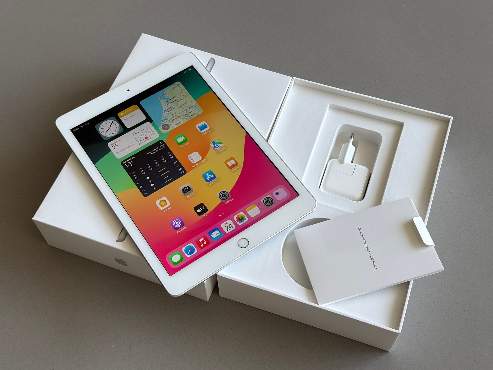 iPad 128GB Zilver 6e generatie WiFi in doos met lader, Computers en Software, Apple iPads, Ophalen, Zo goed als nieuw