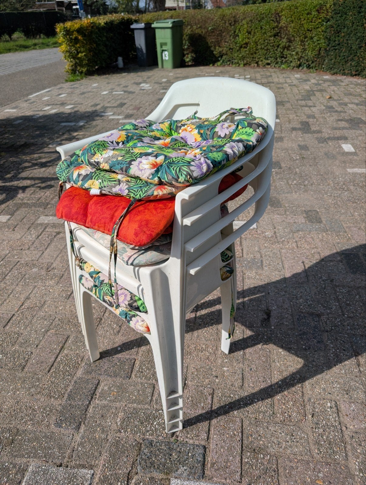 Gratis af te halen - 4 plastic kuipstoelen, Ophalen, Gebruikt, Plastic