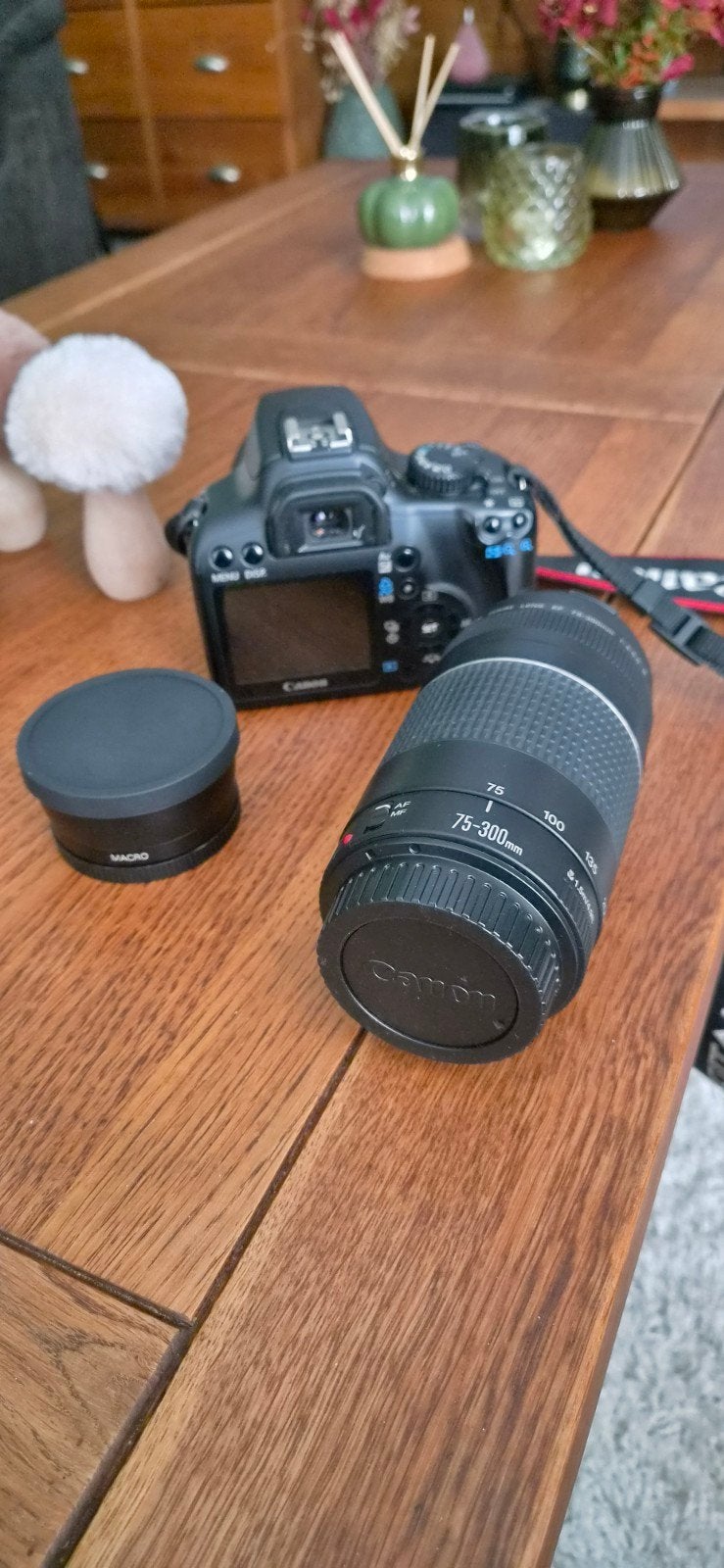 Canon EOS 1000D Spiegelreflexcamera met 3 lenzen en tas, Gebruikt, Spiegelreflex, Canon, Cameratas