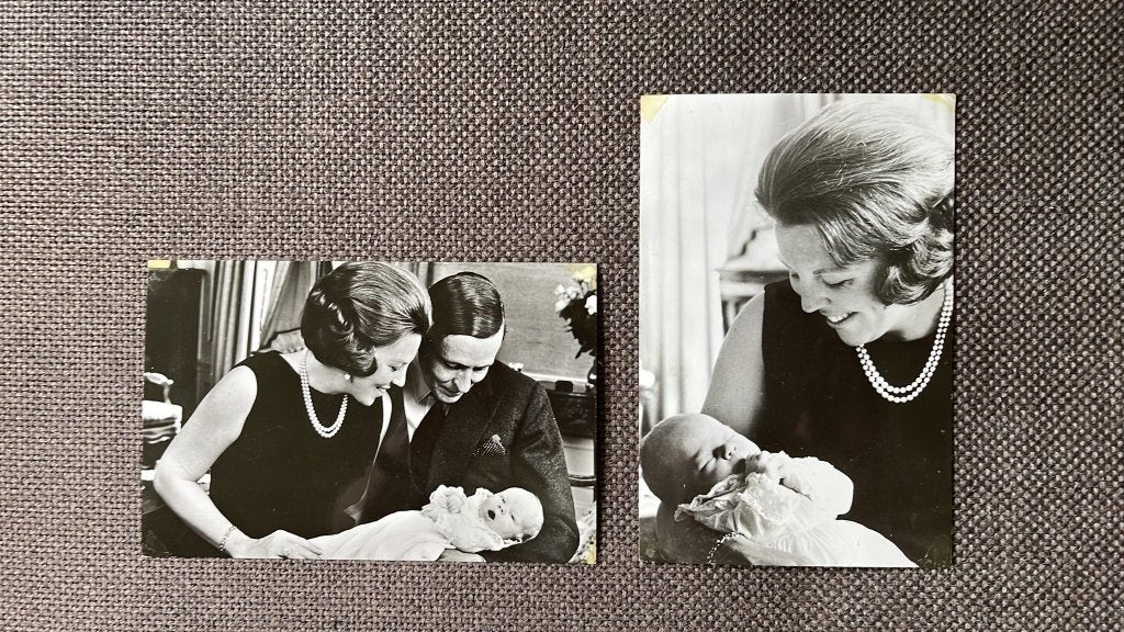 Ansichtkaarten Beatrix en Claus, Ophalen of Verzenden, 1960 tot 1980, Ongelopen, Politiek en Historie