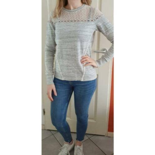 Superdry licht grijs gemêleerde trui + ecru broderie S 34738, Maat 38/40 (M), ., Zo goed als nieuw, Grijs