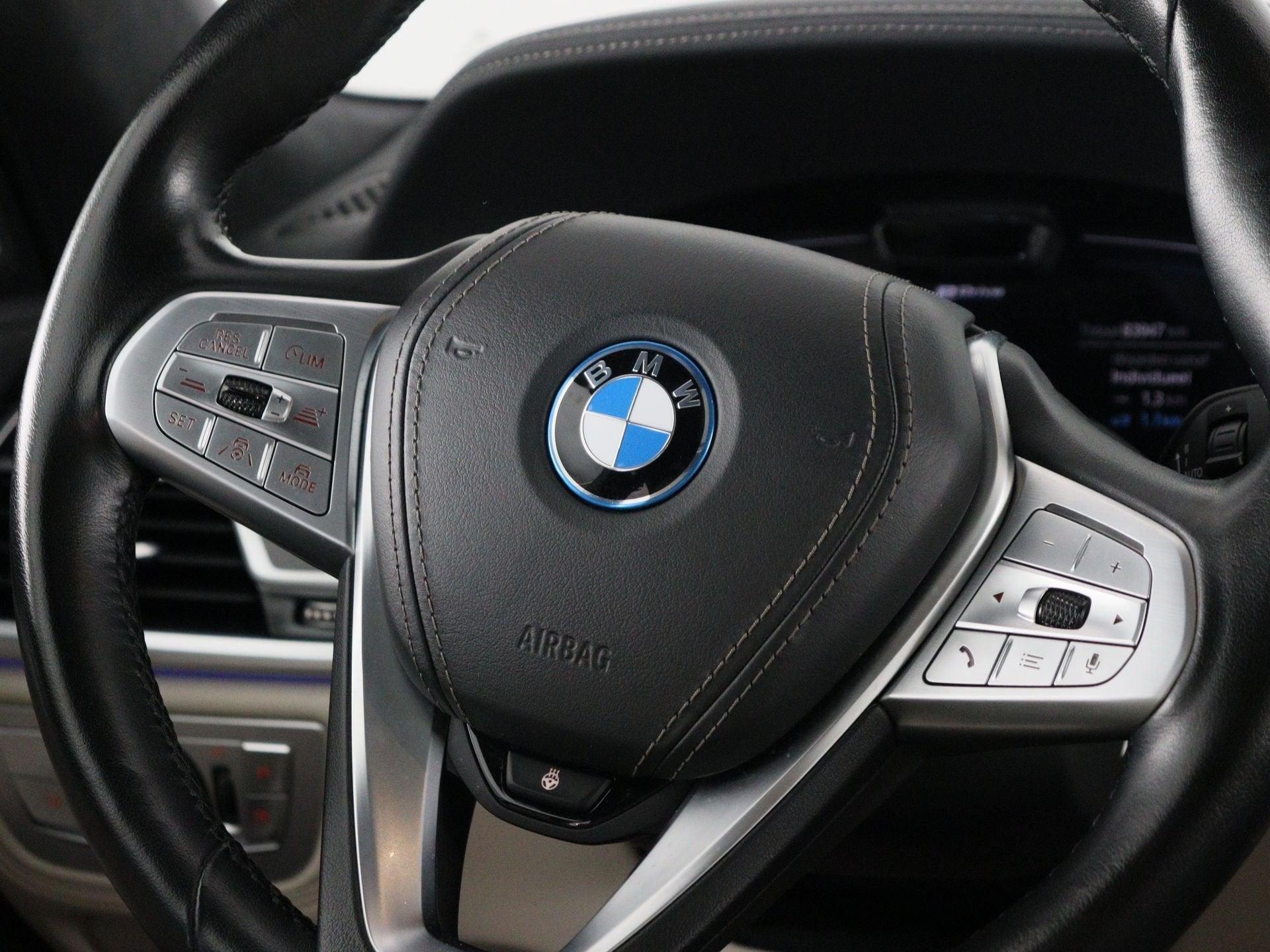 BMW 7 Serie 745e High Executive SoH 95% (bj 2022, automaat), Auto's, Achterwielaandrijving, Gebruikt, Euro 6, 394 pk